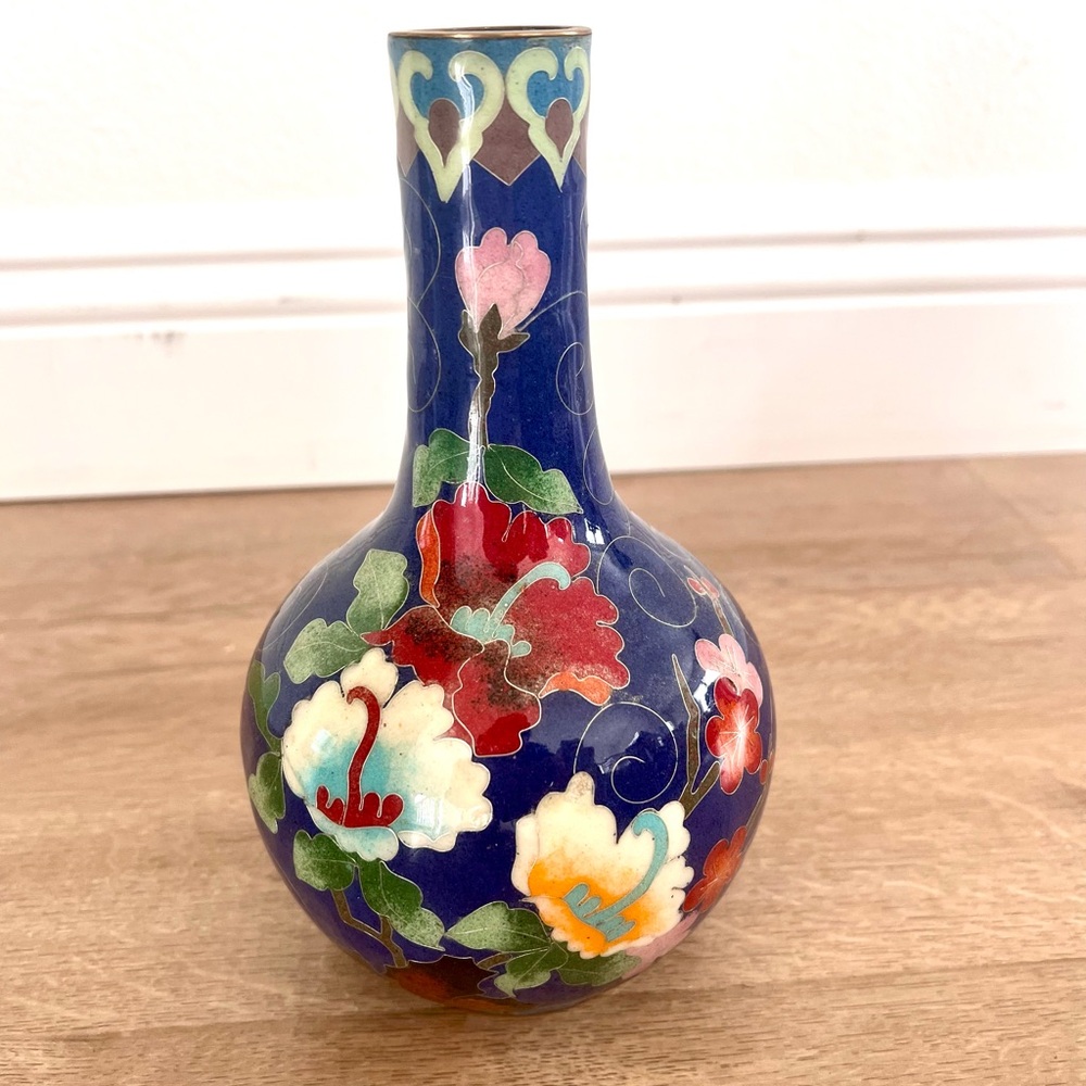 RARE & ANTIQUE 19th C. CHINESE FLORAL CLOISONNE‎ ON BLUE CERAMIC VASE 8.5”